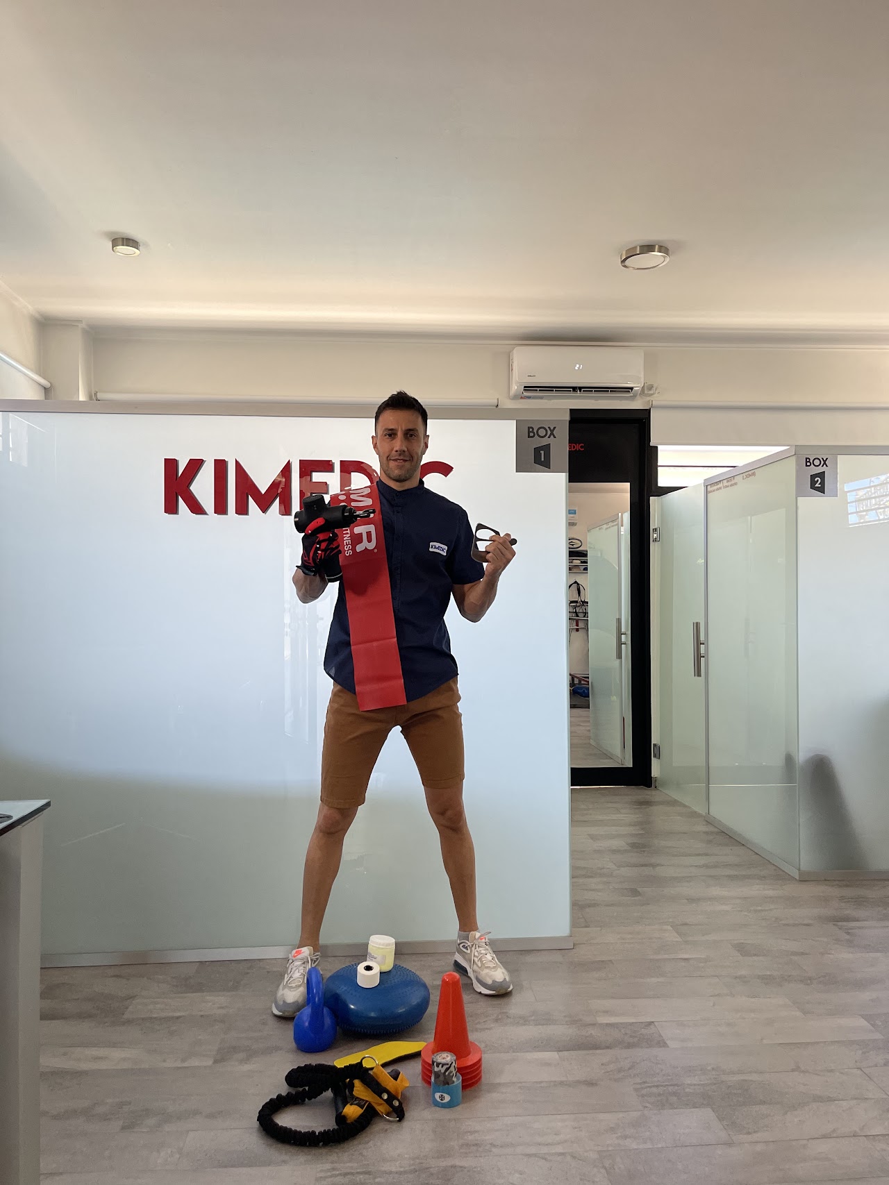 Kinesiólogo de Kimedic en el consultorio